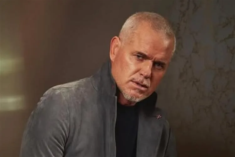Aos 52 anos, astro de Hollywood desabafa após diagnóstico de doença degenerativa
