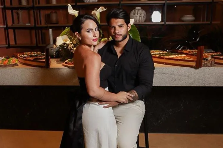 Hélio Farias e Bárbara Lucena oficializam noivado em um jantar intimista no BS Gran Parc