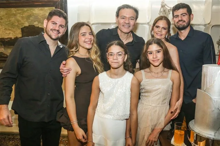 Guilherme Fujita comemora aniversário cercado de amigos e da família