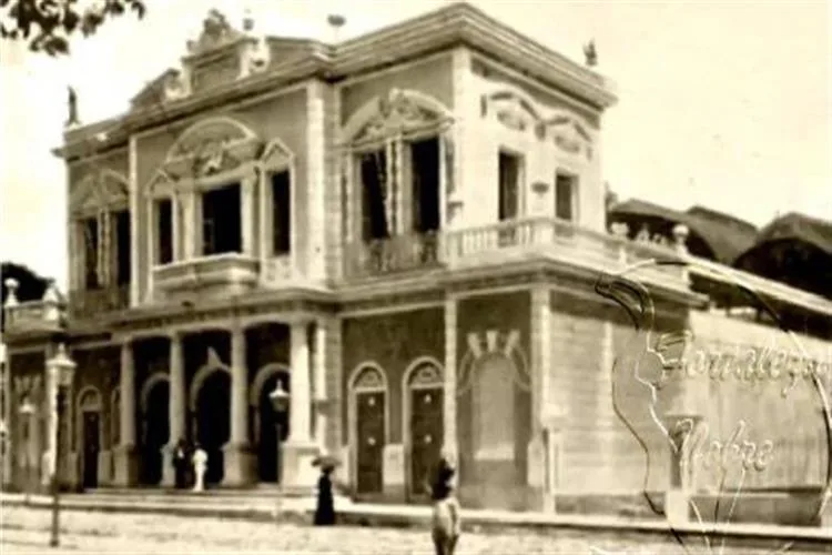 Theatro José de Alencar e Teatro Municipal São José: dois teatros, duas histórias