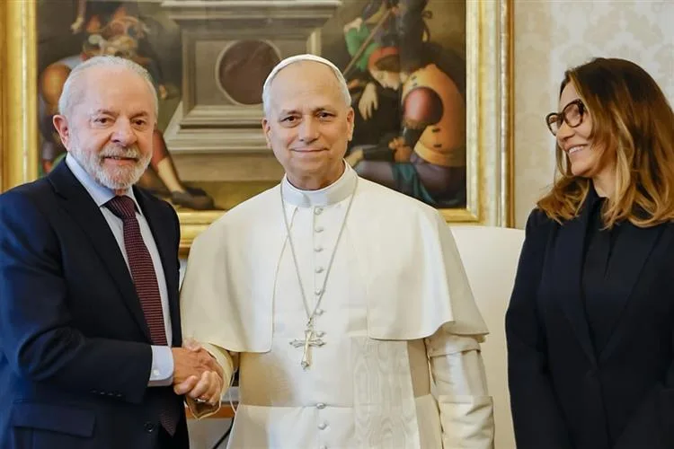 Lula e Janja são recebidos pelo Papa Leão 14 no Vaticano