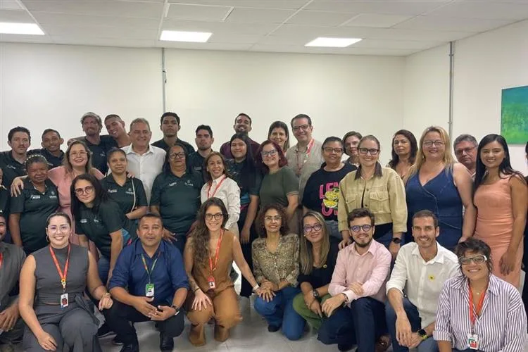 Solenidade marca entrada de jovens surdos na equipe do Espaço Girassol