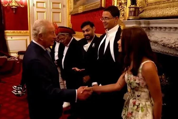Anitta se encontra com Rei Charles III em evento sobre sustentabilidade na Inglaterra