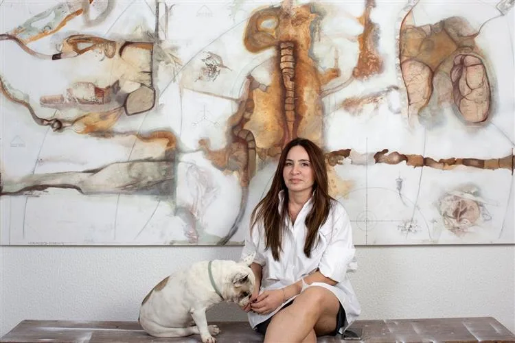 "Arqueologia da superfície" é a primeira exposição individual de Cristina Vasconcelos