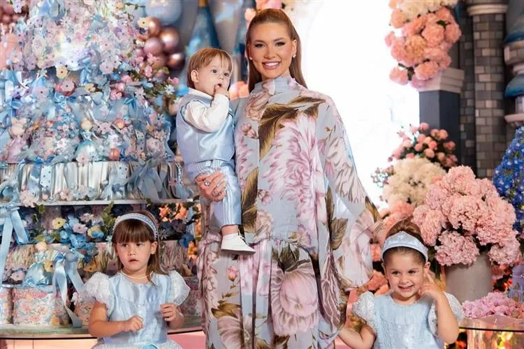 Maria Flor, filha de Virgínia e Zé Felipe, ganha festa luxuosa com tema Cinderela