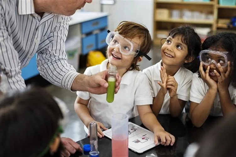 Ambiente escolar acolhedor e humano pode transformar vidas