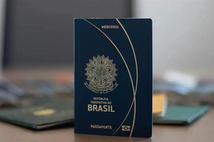 Polícia Federal ameaça suspender emissão de passaporte por falta de verba