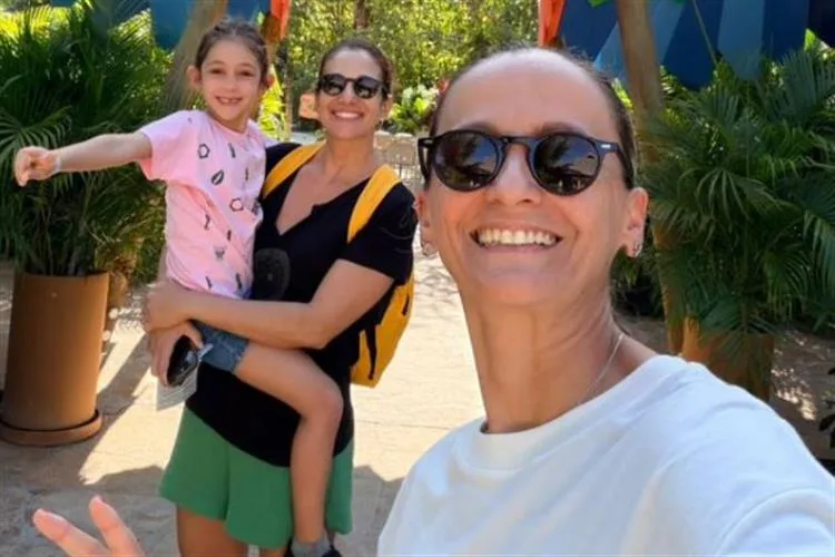 Bicampeã olímpica Fabi Alvim aproveita dias de lazer com a família no Beach Park