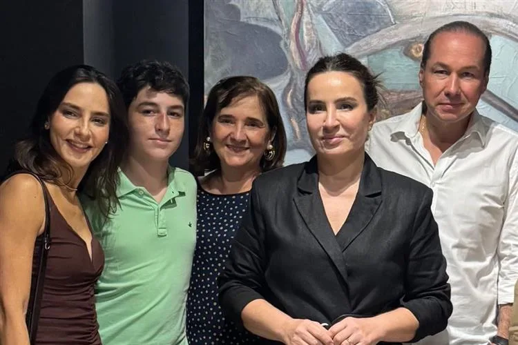 Cristina Vasconcelos realiza sua primeira exposição individual na Cave