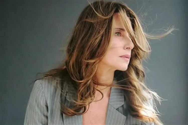 "Sou muito selvagem, não nasci para casar", assume Letícia Spiller