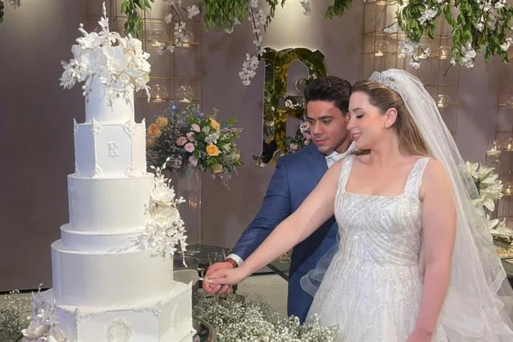 Eduarda Assis e Ricardo Teixeira se unem em belíssima cerimônia