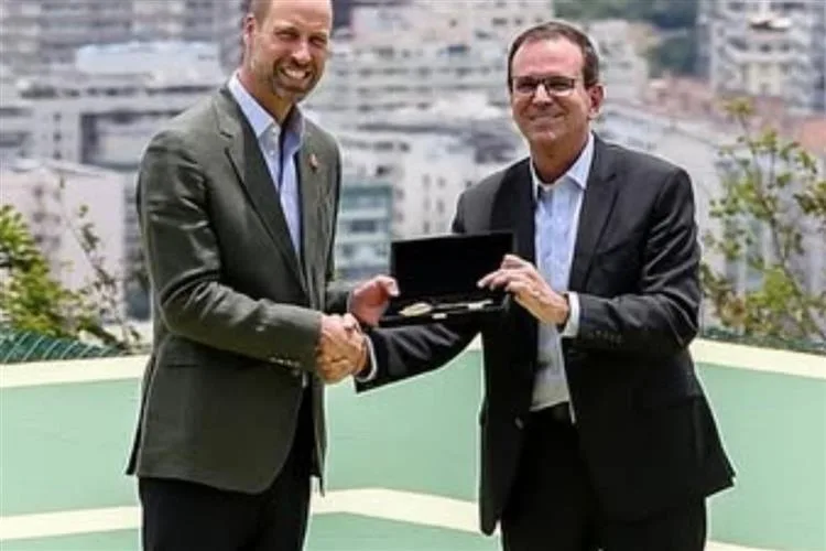 Príncipe William recebe as chaves do Rio de Janeiro no Pão de Açúcar