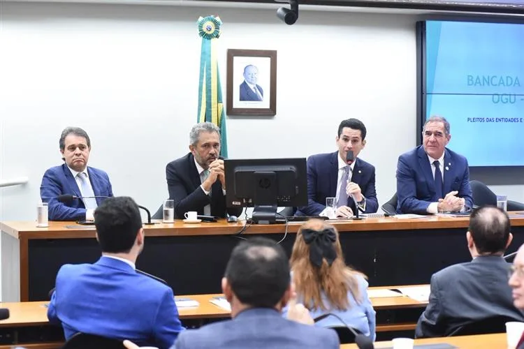 Bancada do Ceará define prioridades para 2026 em reunião coordenada por Domingos Neto