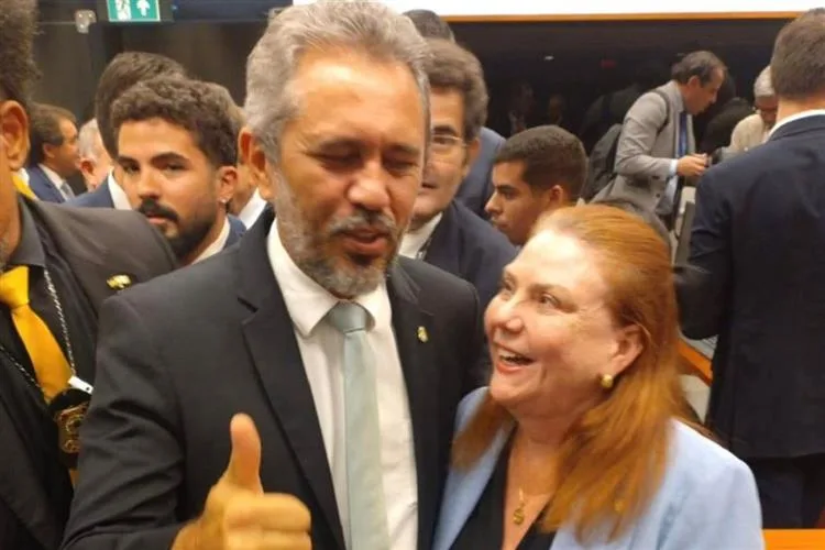 Fernanda Pessoa rebate Capitão Wagner e marca posição ao lado de Elmano