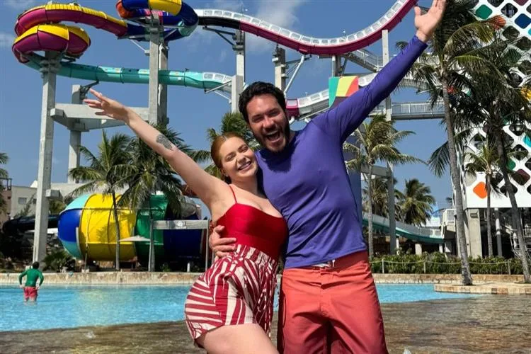Viih Tube e Eliezer estrelam campanha de Black Friday do Beach Park