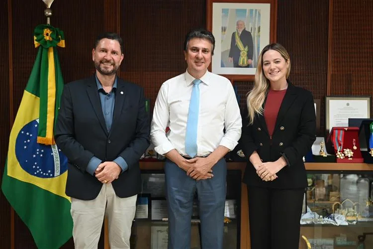 Romeu Aldigueri e Tainah Marinho são recebidos por Camilo Santana em Brasília