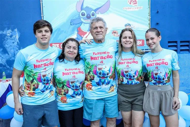 Clube do Vôlei promove festival de natação infantil