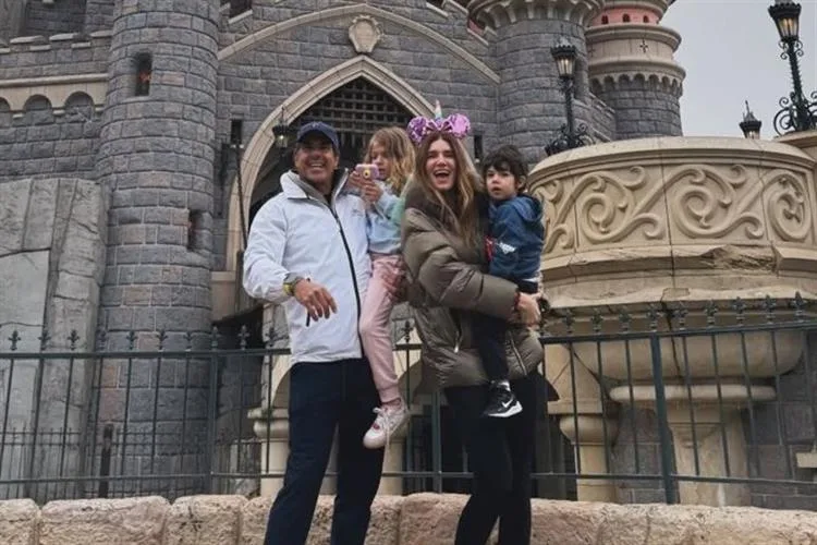Lou Montenegro vive momentos mágicos com a família na Disneyland Paris