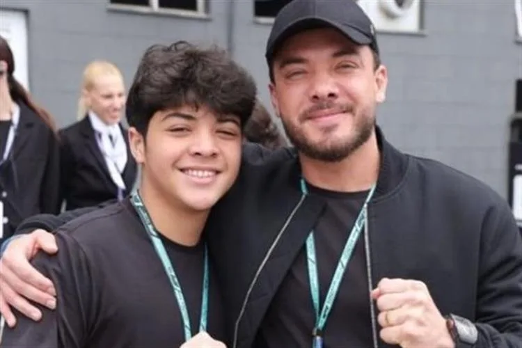 Wesley Safadão curte Fórmula 1 ao lado do filho Yhudy, em São Paulo