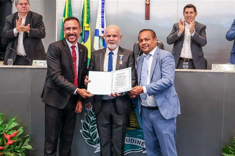 João Carlos Parente é agraciado com a Medalha Boticário Ferreira