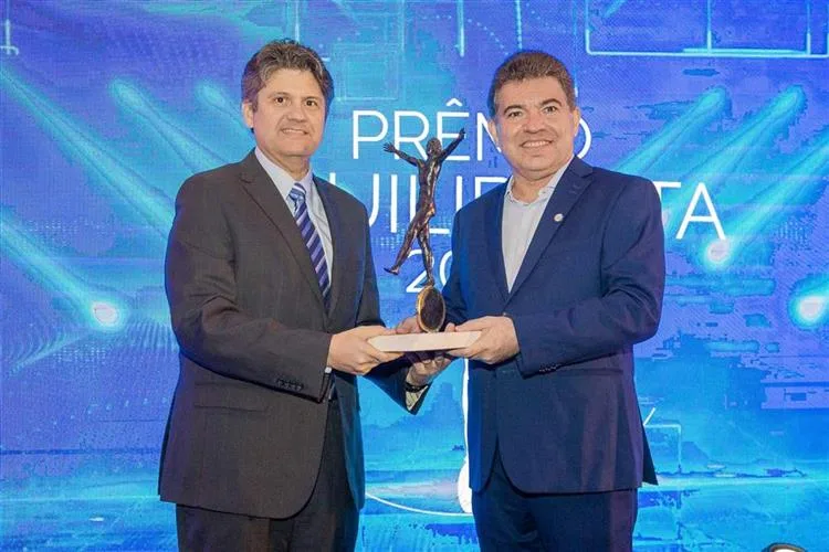 Bruno Girão é agraciado com o Prêmio Equilibrista 2025