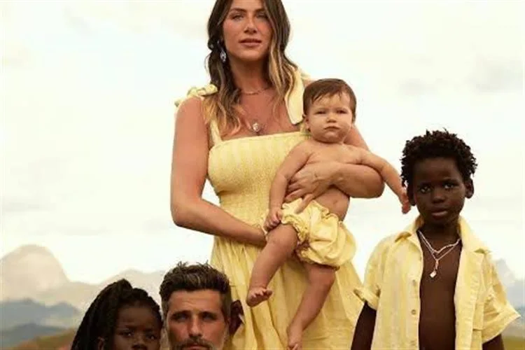 Giovanna Ewbank e Bruno Gagliasso falam sobre limites digitais e conversas sobre adoção em família