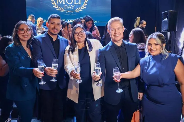Grupo Mult Celebra 15 Anos com Elegância e Conhecimento