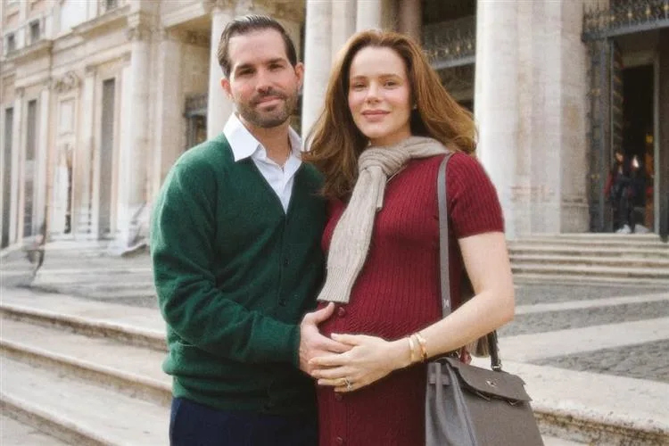 Paulinha Sampaio e Felipe Rocha vivem momento de fé ao atravessar a Porta Santa, em Roma