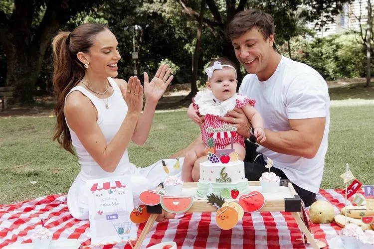 Camila Lima e Helton Nogueira compartilham cliques do sexto mesversário de Maria Sofia
