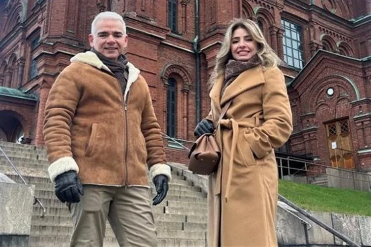 Dani e Cristiano Peixoto curtem viagem cultural na Finlândia ao lado de amigos