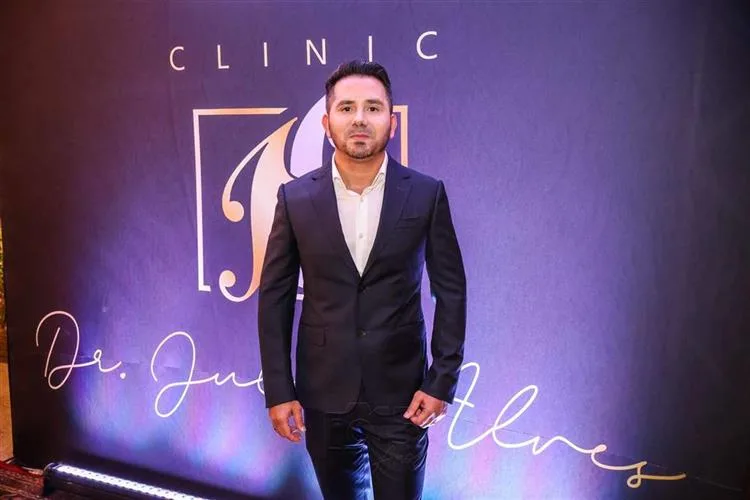 Julio Alves brinda cinco anos de sucesso de sua clínica