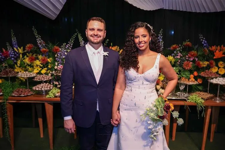 Julia Sales e Pedro Cavalcante casam em emocionante festa