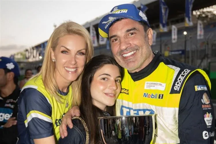 Ana Hickmann celebra retorno emocionante de Edu Guedes às pistas