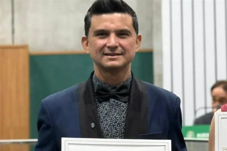 Paulo Rodrigo é homenageado na Alece em solenidade alusiva ao Dia do Músico