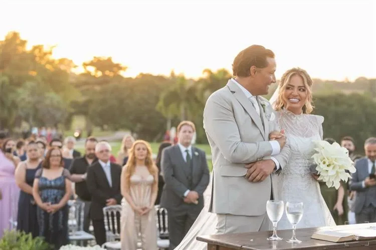 Natalia Sarraff, filha da cantora Joelma, e Ricardo Lago se casam no icônico Castelo de Brennand