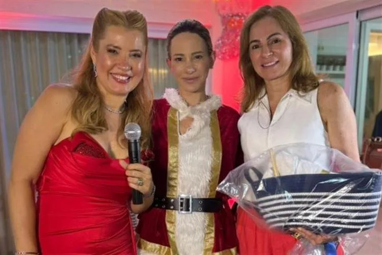 Natália Varela reúne as amigas em confraternização com Gaída Dias de Mamãe Noel