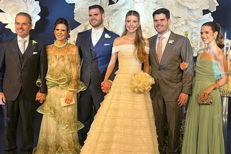 Isabelle e Davi Frota celebram casamento no Marina Park