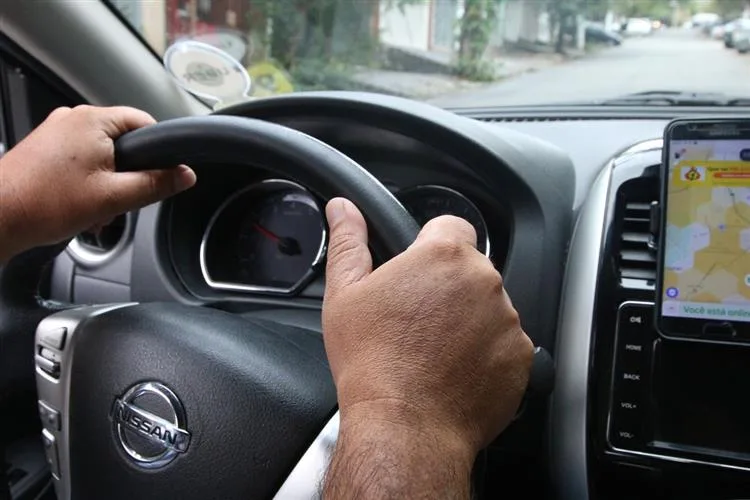 CEO da Uber prevê fim dos motoristas humanos daqui a 10 anos