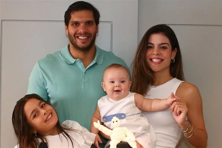 Camila Nogueira e Rômulo Leite festejam os sete meses do filho, Antônio Bernardo