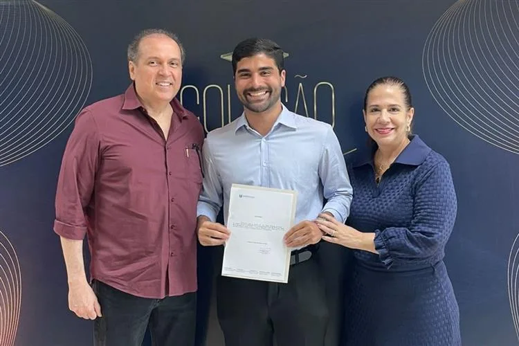 Martinha e George Assunção vibram com a colação de grau do filho Thiago em Medicina