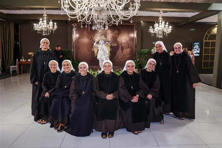 Instituto Hesed celebra as bênçãos alcançadas em 2025 durante noite de louvor