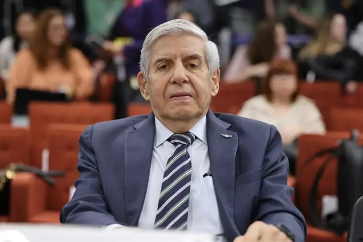Moraes determina perícia para comprovar Alzheimer de general Augusto Heleno
