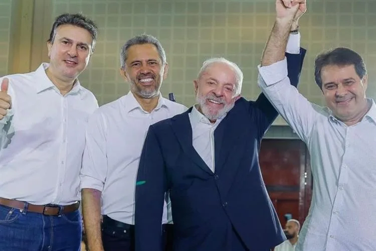 Lula cumpre agenda no Ceará e anuncia investimentos em solenidade no Centro de Eventos