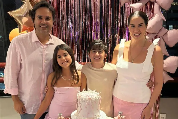 Amanda Viana e Serginho Miranda celebram os nove anos da filha Maria Helena