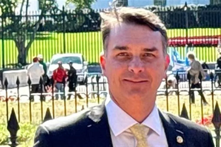 Flávio declara que Bolsonaro o escolheu como candidato à Presidência em 2026