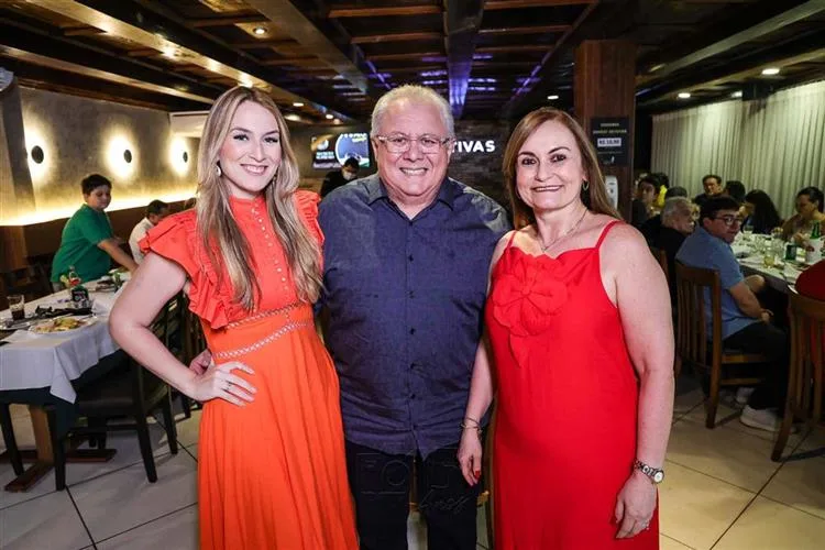 Carlos Silva celebra 35 anos de sucesso do programa Momento Político