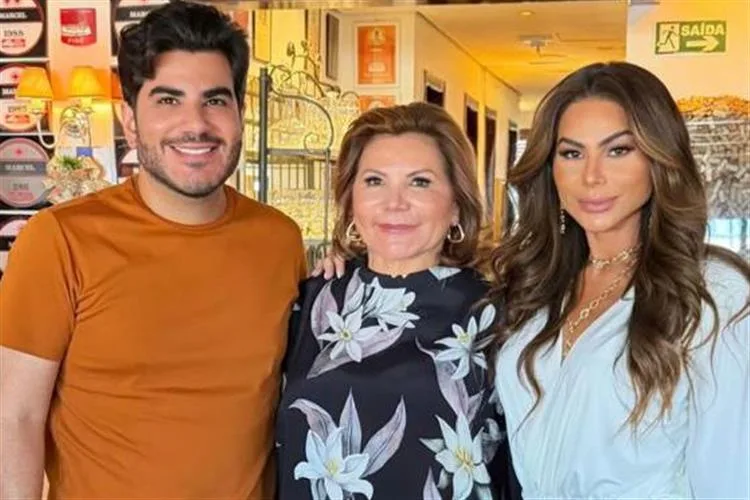 Jamile Lima celebra aniversário da sogra, Conceição Pinto, ao lado de Juacy Pinto
