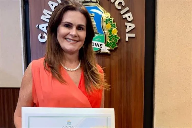 Ivana Bezerra é agraciada pela Câmara Municipal de Fortaleza