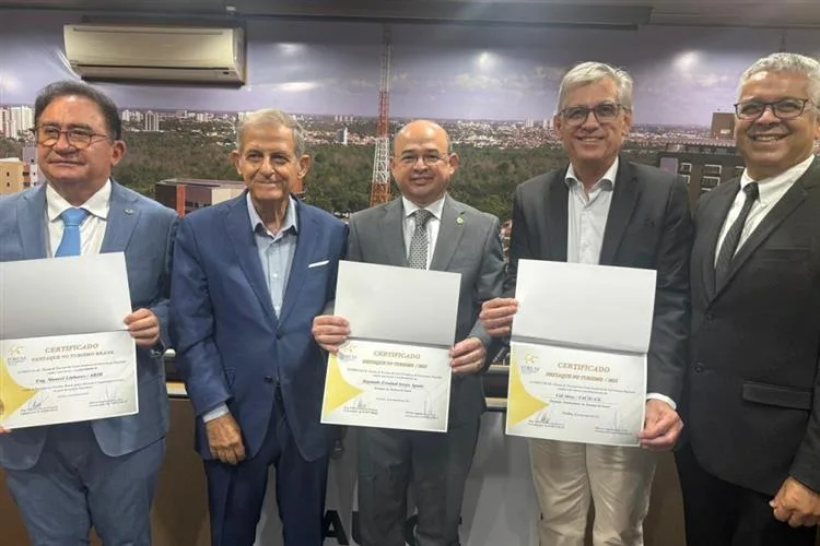 Manoel Cardoso Linhares recebe Título de Destaque no Turismo do Brasil em cerimônia na Alece