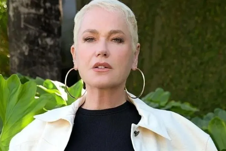 Xuxa recebe alta hospitalar após cirurgia na coluna e apresenta ótima recuperação